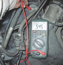 figure 1: the dmm shows that the wiring to the control unit has continuity.
